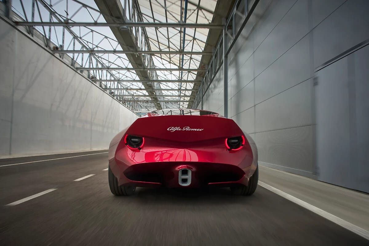 La zaga del Alfa Romeo Cuorerosso con la Coda Tronca