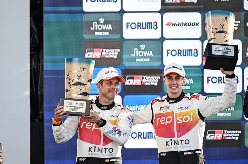 Alejandro Cachón y Borja Rozada en el podio de WRC2 del Rally de Japón