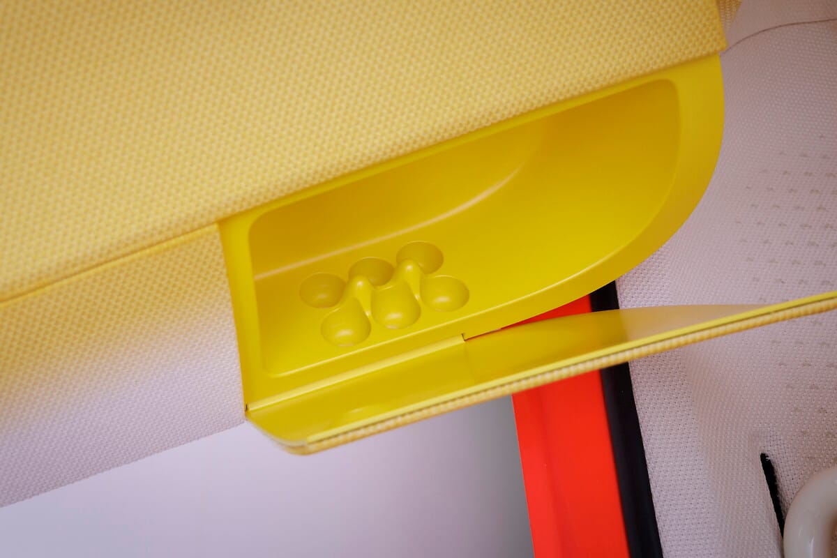 Hueco para huevos en la puerta del Citroën 2 CV Concept