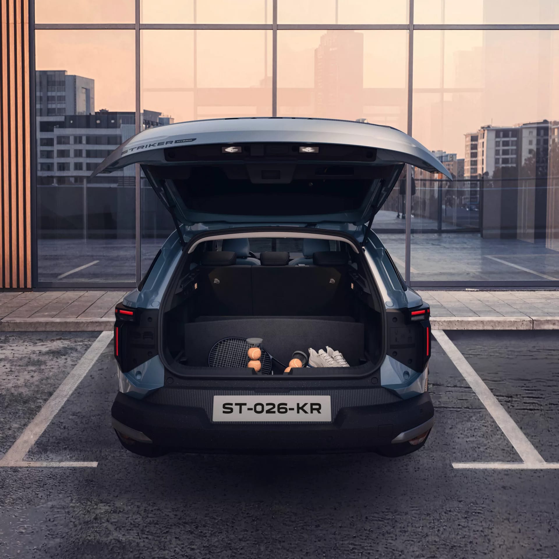 El maletero abierto del Dacia Striker