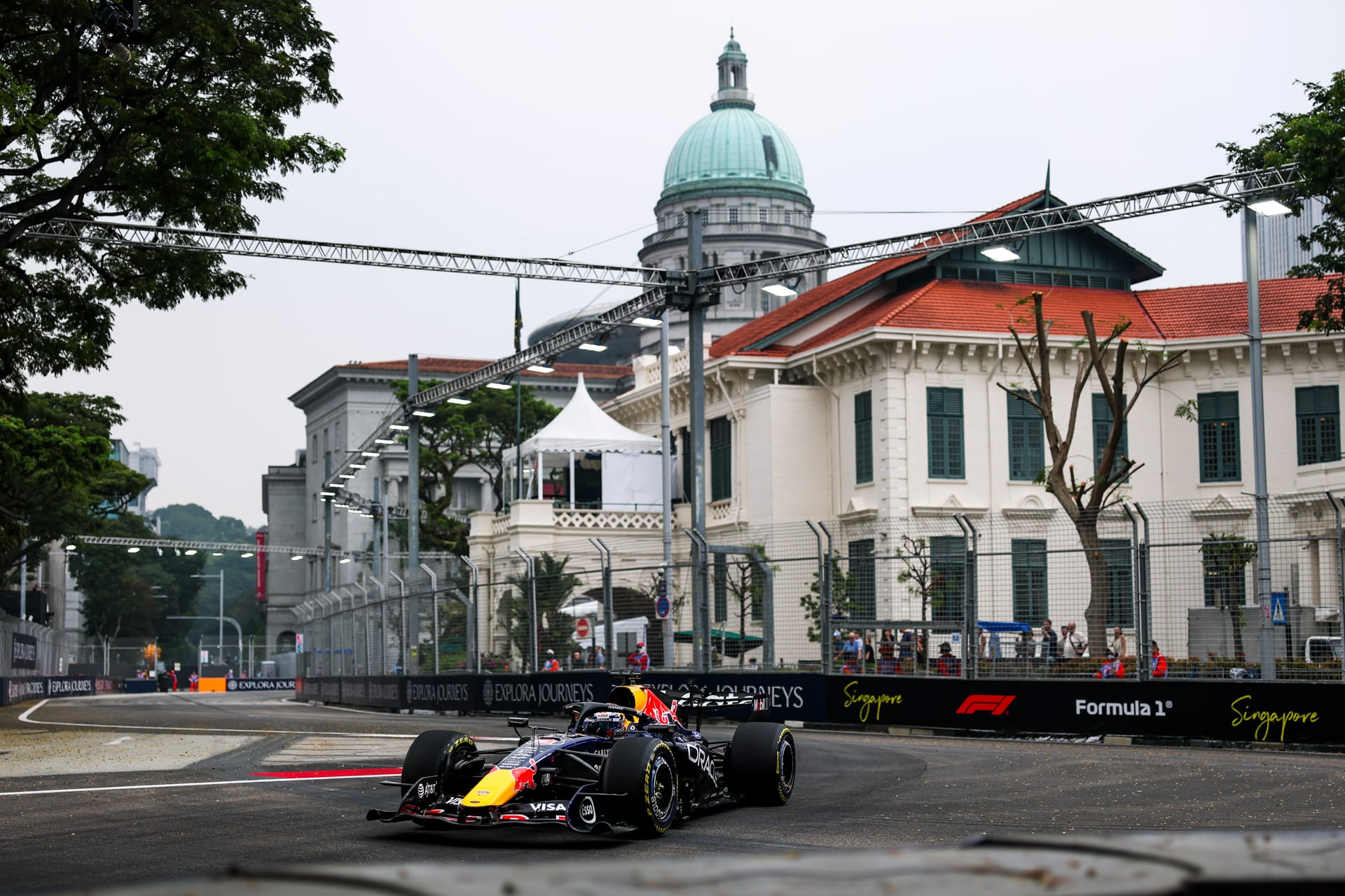 Un Red Bull de Fórmula 1 en el circuito urbano de Marina Bay, en Singapur