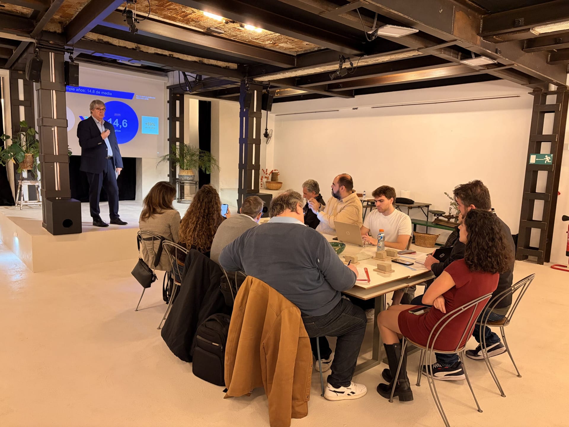Presentación del avance del informe de Ganvam sobre la distribución de vehículos ante periodistas