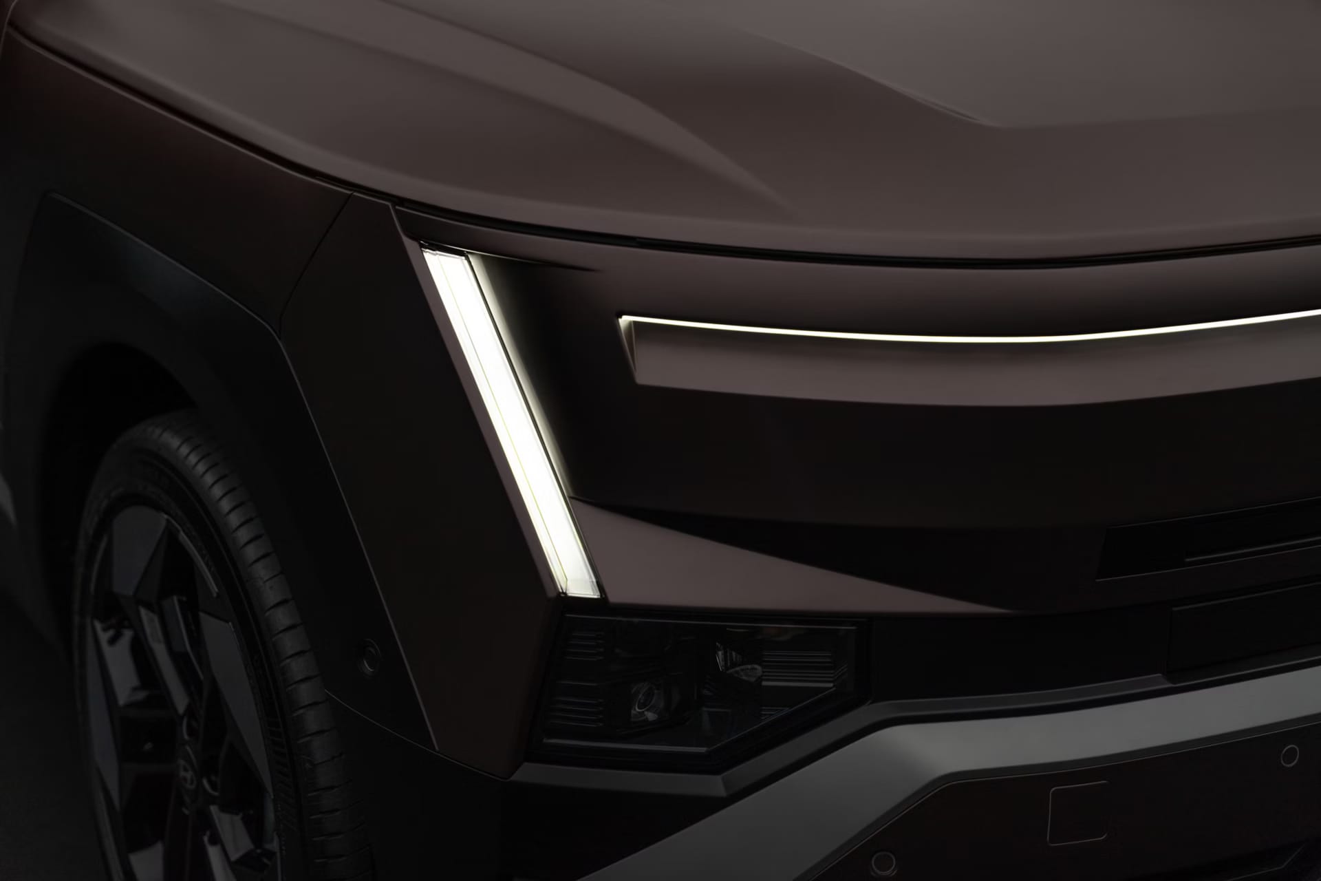 Detalle de la firma luminosa delantera H-Edge del nuevo Hyundai Tucson