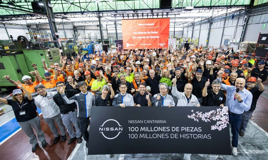 El equipo de Nissan Cantabria, en la celebración de los 100 millones de piezas