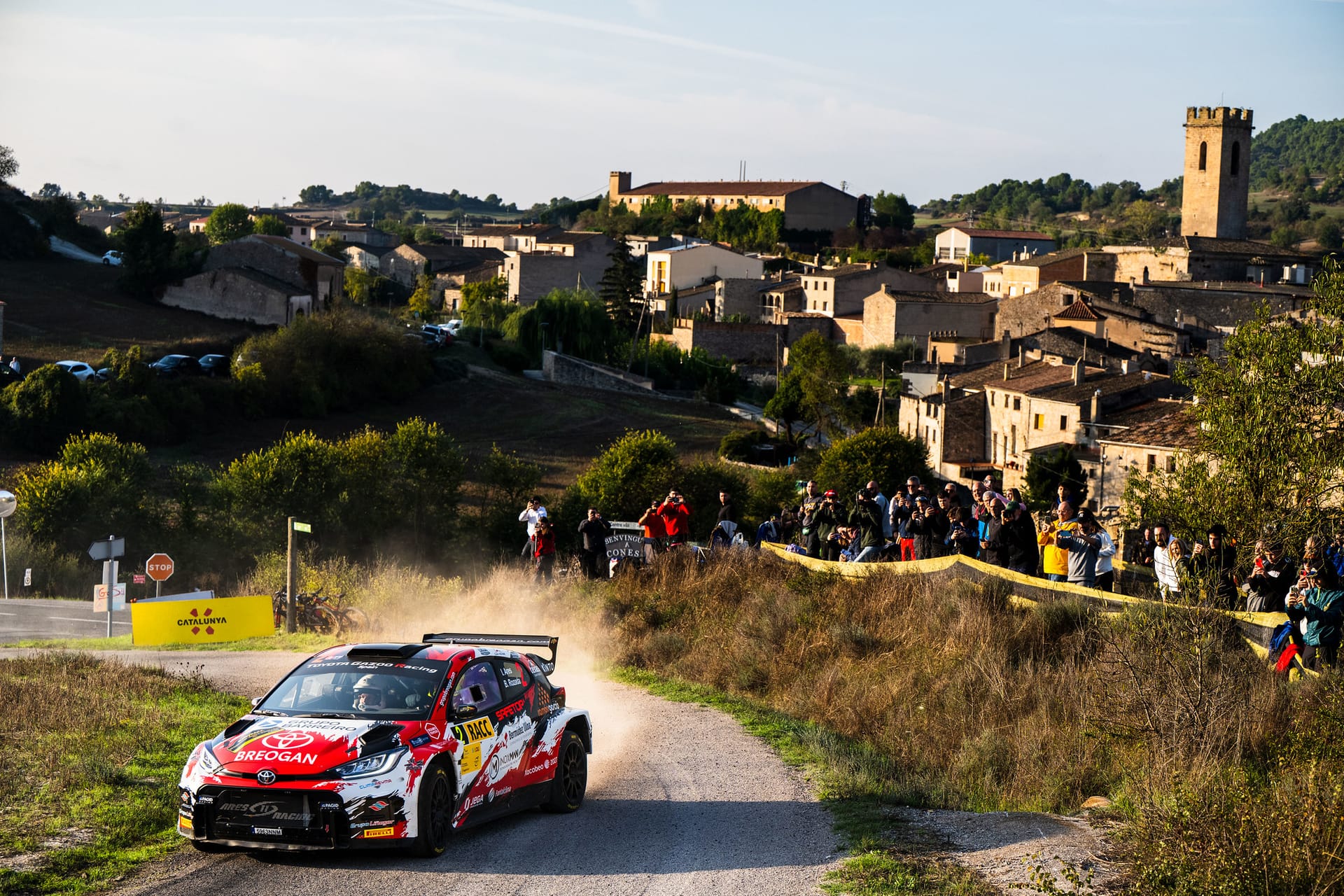 El Toyota de Iván Ares y Borja Rozada, terceros y subcampeones