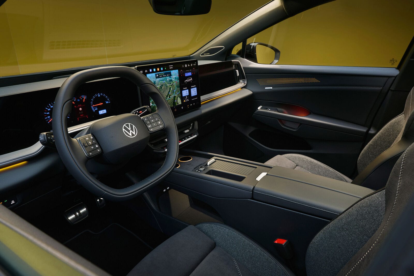 Puesto de conducción del Volkswagen ID. Tiguan con la pantalla central